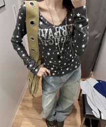 スタープリント Vネック タイト ロングスリーブ Tシャツ