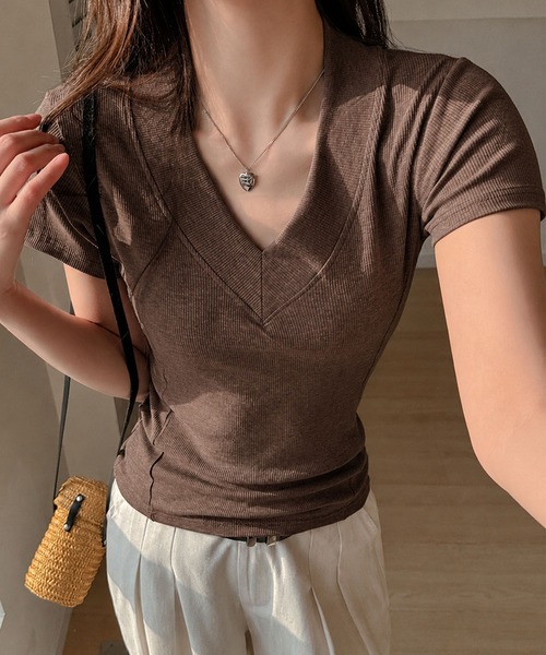 GLAMOROUS JANE(グラマラスジェーン)の「ⅤネックTシャツ(Tシャツ/カットソー・レディース・ホワイト/ブラック/ブラウン・FREE)」の1枚目の写真