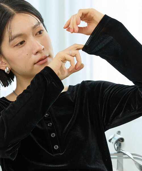 FREAK'S STORE(フリークスストア)の「シアーベロアヘンリーロンT/シアーロンT(Tシャツ/カットソー・レディース・ブラウン/ピンク/ブルー/ブラック・フリ-)」の2枚目の写真