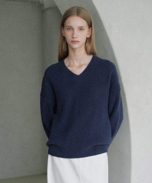 VLETI（ブレッティ）の「V-neck Reverse Knit (navy)（ニット/セーター・レディース・ネイビー・FREE）」の2枚目の写真