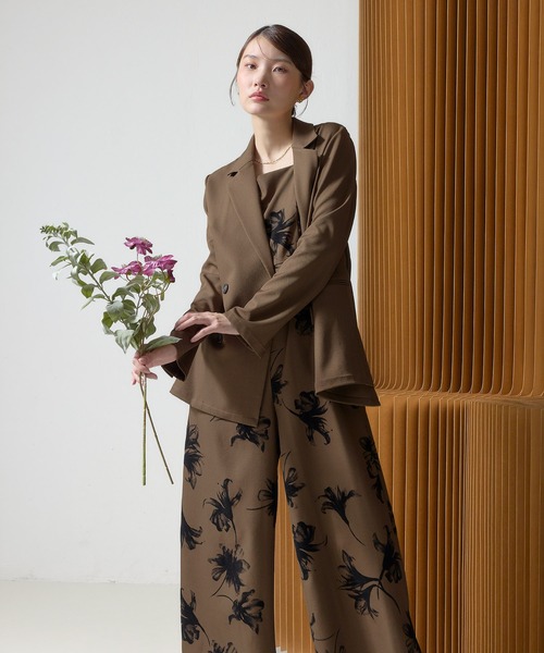 Kana(カナ)の「花柄フロッキ-ジャケットオールインワンパンツドレス2点セット パーティー 結婚式 お呼ばれ オケージョン デイリー(パンツドレス・レディース・チャコールグレー/ベージュ/ブラウン・M)」の2枚目の写真