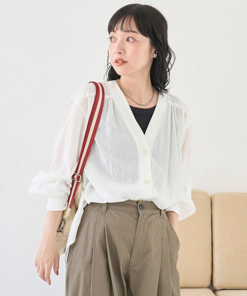 coen（コーエン）の「シアーギャザーデザイン Vネックシャツカーディガン（シャツ/ブラウス・レディース・オフホワイト/ダークグレー・L/M）」の6枚目の写真
