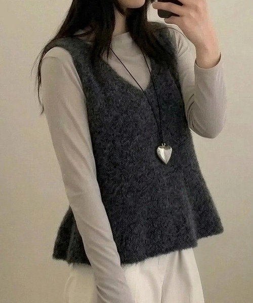yuue' ( wear )(ユーイ)の「Vネックペプラムニットベスト(ベスト・レディース・チャコールグレー/レッド/グレー/オートミール・FREE)」の2枚目の写真