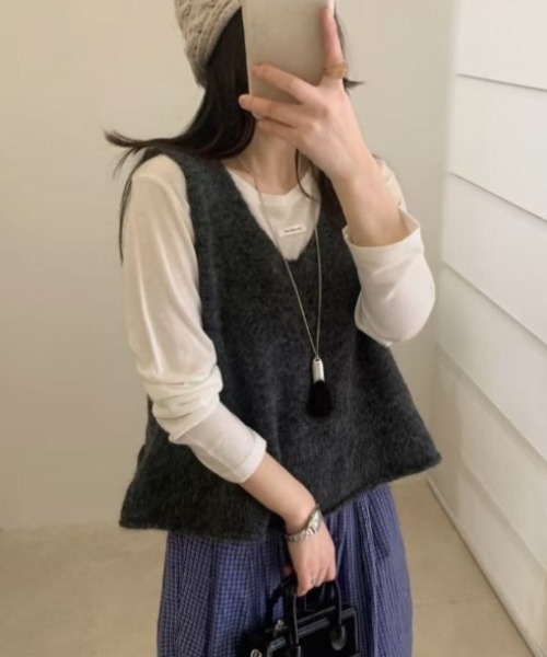 yuue' ( wear )(ユーイ)の「Vネックペプラムニットベスト(ベスト・レディース・チャコールグレー/レッド/グレー/オートミール・FREE)」の9枚目の写真