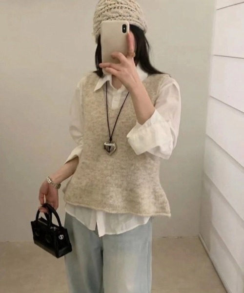 yuue' ( wear )(ユーイ)の「Vネックペプラムニットベスト(ベスト・レディース・チャコールグレー/レッド/グレー/オートミール・FREE)」の19枚目の写真