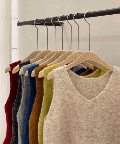 yuue' ( wear )(ユーイ)の「Vネックペプラムニットベスト(ベスト・レディース・チャコールグレー/レッド/グレー/オートミール・FREE)」の16枚目の写真