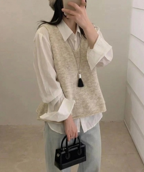 yuue' ( wear )(ユーイ)の「Vネックペプラムニットベスト(ベスト・レディース・チャコールグレー/レッド/グレー/オートミール・FREE)」の20枚目の写真