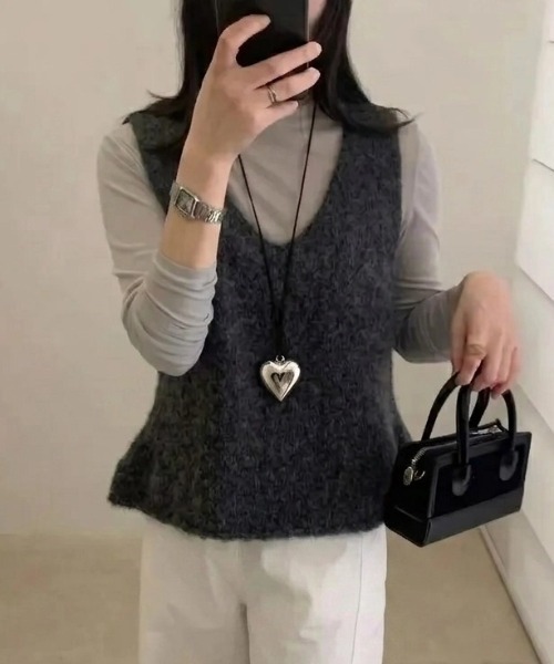yuue' ( wear )(ユーイ)の「Vネックペプラムニットベスト(ベスト・レディース・チャコールグレー/レッド/グレー/オートミール・FREE)」の5枚目の写真