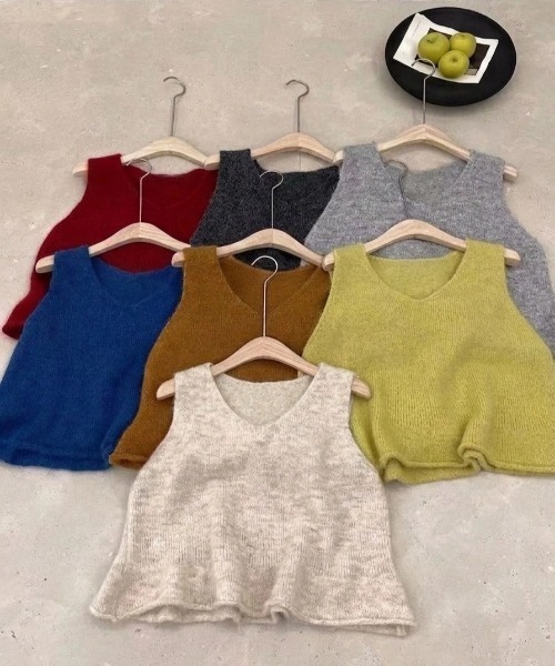 yuue' ( wear )(ユーイ)の「Vネックペプラムニットベスト(ベスト・レディース・チャコールグレー/レッド/グレー/オートミール・FREE)」の11枚目の写真