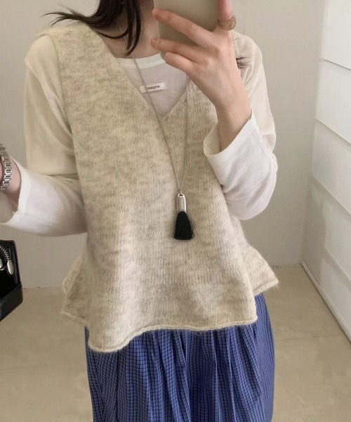 yuue' ( wear )(ユーイ)の「Vネックペプラムニットベスト(ベスト・レディース・チャコールグレー/レッド/グレー/オートミール・FREE)」の18枚目の写真