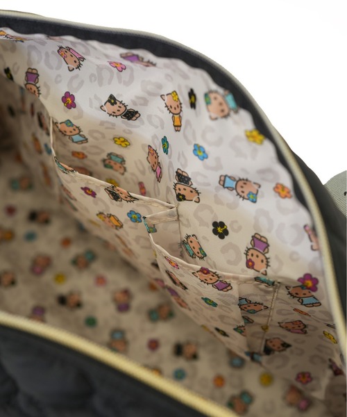 sanrio(サンリオ)の「【sanrio characters/サンリオキャラクターズ】 日焼けレオパード ハローキティ チャーム付き ボストンバッグ(ボストンバッグ・レディース・ブラック/アイボリー・FREE)」の9枚目の写真