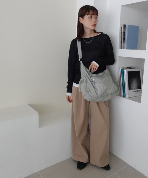 DISCOAT(ディスコート)の「【雨の日も安心♪】シアーリップビッグショルダー(ショルダーバッグ・レディース・ブラック/ライトグレー/グレイッシュベージュ/ブラウン・FREE)」の13枚目の写真