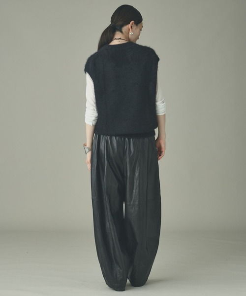 Curensology(カレンソロジー)の「Curensology(カレンソロジー)/FOXカシミヤニットベスト(ニット/セーター・レディース・ブラウン系その他/ブラック・FREE)」の11枚目の写真