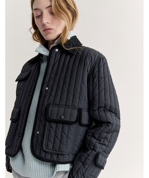 Maison Kitsune（メゾンキツネ）の「QUILTED MINI BARN JACKET（その他アウター・レディース・ブラック/ライトベージュ・S/M/L/XS）」の17枚目の写真