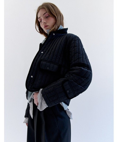 Maison Kitsune（メゾンキツネ）の「QUILTED MINI BARN JACKET（その他アウター・レディース・ブラック/ライトベージュ・S/M/L/XS）」の18枚目の写真