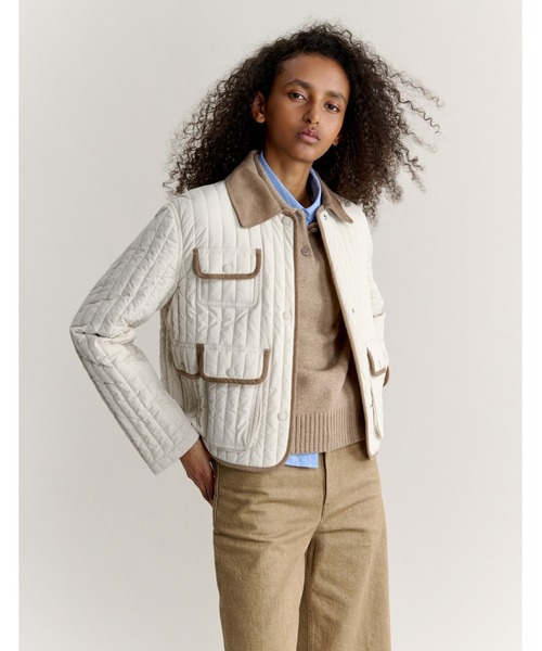 Maison Kitsune（メゾンキツネ）の「QUILTED MINI BARN JACKET（その他アウター・レディース・ブラック/ライトベージュ・S/M/L/XS）」の4枚目の写真