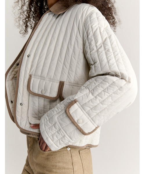 Maison Kitsune（メゾンキツネ）の「QUILTED MINI BARN JACKET（その他アウター・レディース・ブラック/ライトベージュ・S/M/L/XS）」の3枚目の写真