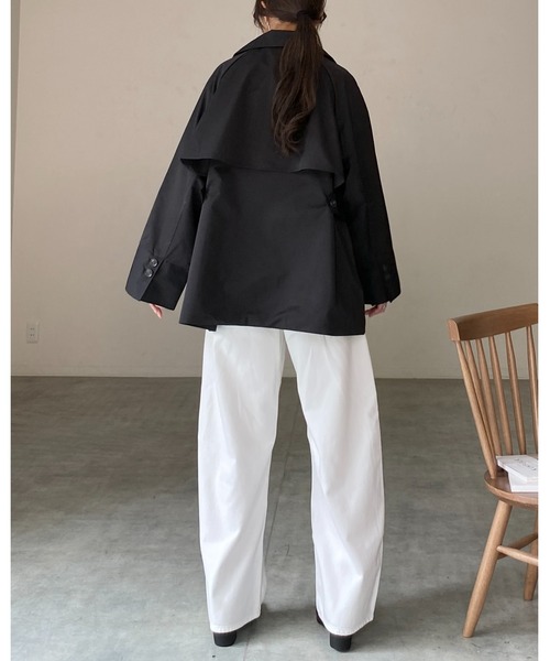 She's Closet(シーズクローゼット)の「ダブルボタン テーラードカラー ミドル丈 オーバーサイズ トレンチコート(トレンチコート・レディース・ブラック/アイボリー・FREE)」の5枚目の写真