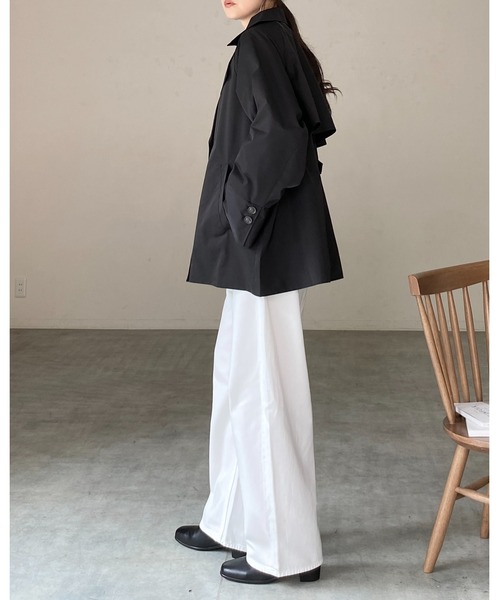 She's Closet(シーズクローゼット)の「ダブルボタン テーラードカラー ミドル丈 オーバーサイズ トレンチコート(トレンチコート・レディース・ブラック/アイボリー・FREE)」の6枚目の写真