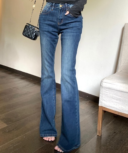 FLINEA(フリネア)の「フレアデニムパンツ(デニムパンツ・レディース・ダークブルー・S/M/L/XL)」の1枚目の写真