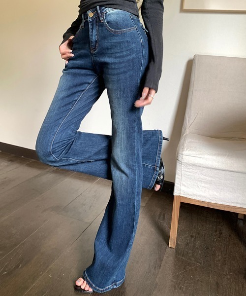 FLINEA(フリネア)の「フレアデニムパンツ(デニムパンツ・レディース・ダークブルー・S/M/L/XL)」の4枚目の写真