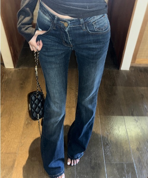 FLINEA(フリネア)の「フレアデニムパンツ(デニムパンツ・レディース・ダークブルー・S/M/L/XL)」の2枚目の写真