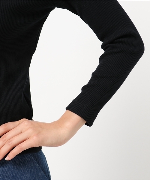 X-girl(エックスガール)の「RIB BOTTLE NECK L/S TOPS /トップス/ハイネック/タートルネック/ボトルネック/リブ/シンプル/ロゴ(Tシャツ/カットソー・レディース・マルチ/ホワイト/ピンク/ブラック・1/2)」の9枚目の写真
