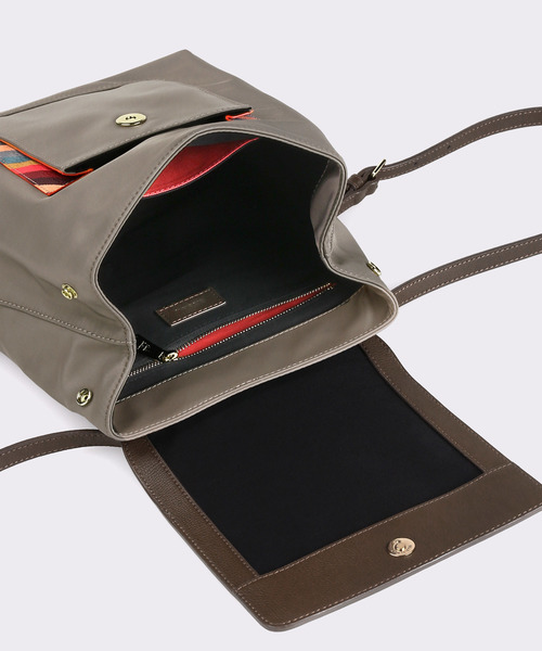Paul Smith(ポールスミス)の「SWIRL NYLON POCKET RUCKSACK / 873420 W342(バックパック/リュック・レディース・ブラック/ベージュ/ネイビー・FREE)」の9枚目の写真