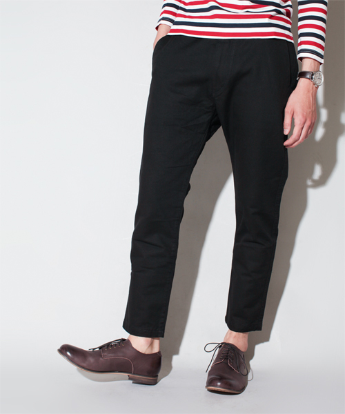 NANO universe（ナノユニバース）の「NUスラブチノクロップドボトム（チノパンツ・メンズ・ブラック/チャコール/ベージュ/ホワイト・SMALL/MEDIUM/LARGE/X-LARGE）」の9枚目の写真