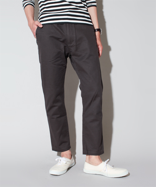 NANO universe（ナノユニバース）の「NUスラブチノクロップドボトム（チノパンツ・メンズ・ブラック/チャコール/ベージュ/ホワイト・SMALL/MEDIUM/LARGE/X-LARGE）」の11枚目の写真