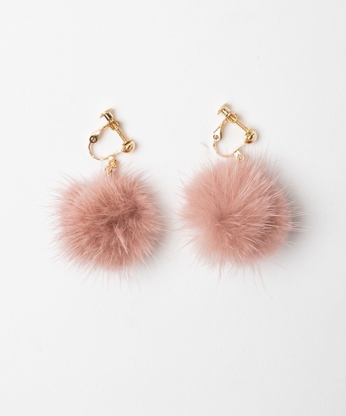 WEGO（ウィゴー）の「WEGO/ファーポンポンイヤリング（イヤリング・レディース・ホワイト/ブラック/ブラウン/グレー/ピンク/キャメル・FREE）」の9枚目の写真