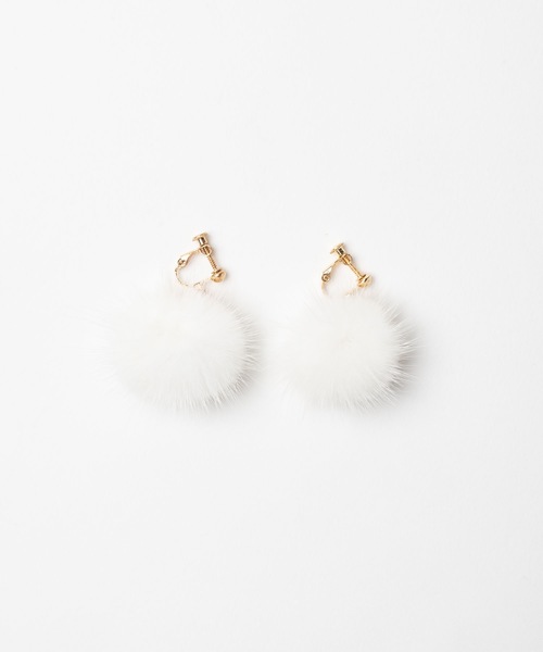 WEGO（ウィゴー）の「WEGO/ファーポンポンイヤリング（イヤリング・レディース・ホワイト/ブラック/ブラウン/グレー/ピンク/キャメル・FREE）」の10枚目の写真