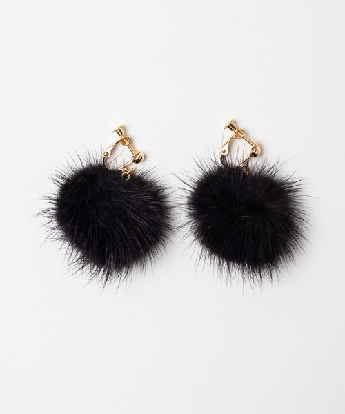 WEGO（ウィゴー）の「WEGO/ファーポンポンイヤリング（イヤリング・レディース・ホワイト/ブラック/ブラウン/グレー/ピンク/キャメル・FREE）」の12枚目の写真