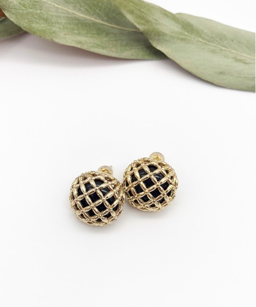 ATELIER COVA(アトリエコバ)の「シルバー925 アンティークボタン風ピアス(ピアス(両耳用)・レディース・ブラック・FREE)」の5枚目の写真