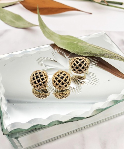 ATELIER COVA(アトリエコバ)の「シルバー925 アンティークボタン風ピアス(ピアス(両耳用)・レディース・ブラック・FREE)」の8枚目の写真