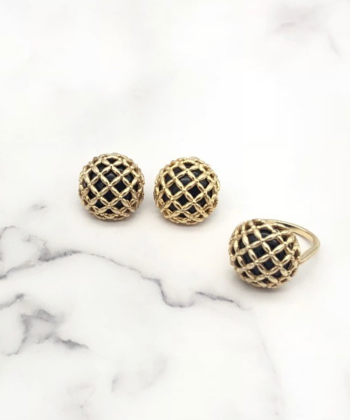 ATELIER COVA(アトリエコバ)の「シルバー925 アンティークボタン風ピアス(ピアス(両耳用)・レディース・ブラック・FREE)」の6枚目の写真