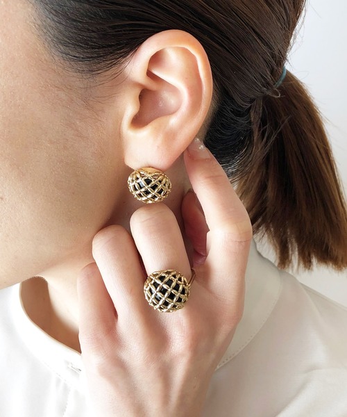 ATELIER COVA(アトリエコバ)の「シルバー925 アンティークボタン風ピアス(ピアス(両耳用)・レディース・ブラック・FREE)」の13枚目の写真