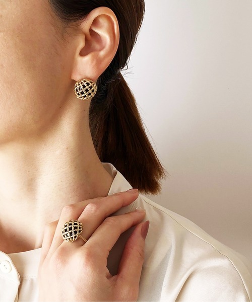 ATELIER COVA(アトリエコバ)の「シルバー925 アンティークボタン風ピアス(ピアス(両耳用)・レディース・ブラック・FREE)」の14枚目の写真