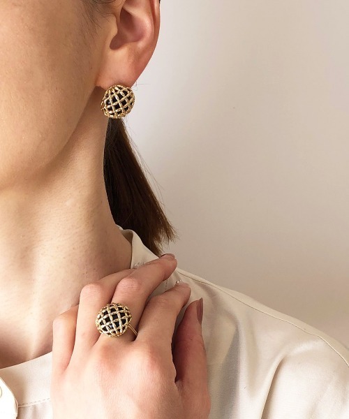 ATELIER COVA(アトリエコバ)の「シルバー925 アンティークボタン風ピアス(ピアス(両耳用)・レディース・ブラック・FREE)」の15枚目の写真