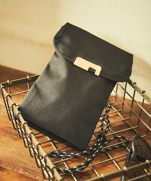 TONE SELECT GOODS(トーンセレクトグッズ)の「【Butler Verner Sails】コーデュラバーチカルサコッシュ(ショルダーバッグ・レディース・チャコールグレー/ブラック/ロイヤルブルー・FREE)」の2枚目の写真