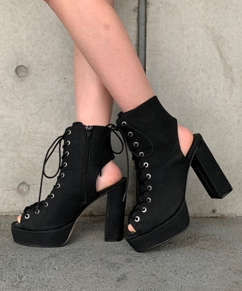 ENVYM（アンビー）の「レースアップＢＯＯＴＩＥ（ブーツ・レディース・ベージュ/ブラック・22.5㎝/23.5㎝/24.5㎝）」の2枚目の写真