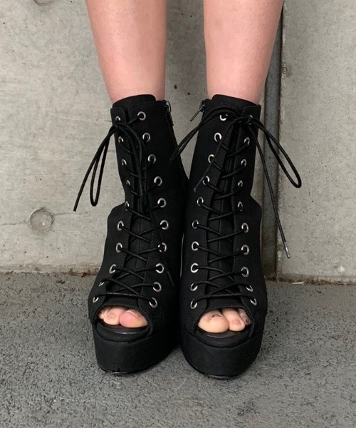 ENVYM（アンビー）の「レースアップＢＯＯＴＩＥ（ブーツ・レディース・ベージュ/ブラック・22.5㎝/23.5㎝/24.5㎝）」の9枚目の写真