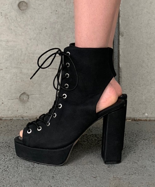 ENVYM（アンビー）の「レースアップＢＯＯＴＩＥ（ブーツ・レディース・ベージュ/ブラック・22.5㎝/23.5㎝/24.5㎝）」の8枚目の写真