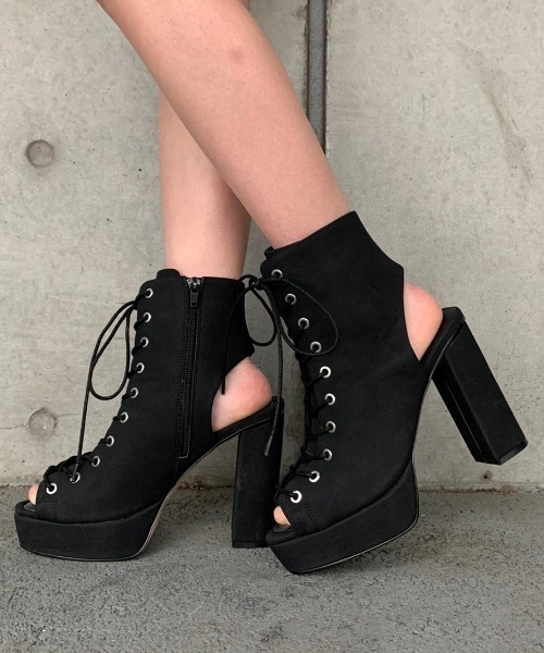 ENVYM（アンビー）の「レースアップＢＯＯＴＩＥ（ブーツ・レディース・ベージュ/ブラック・22.5㎝/23.5㎝/24.5㎝）」の6枚目の写真