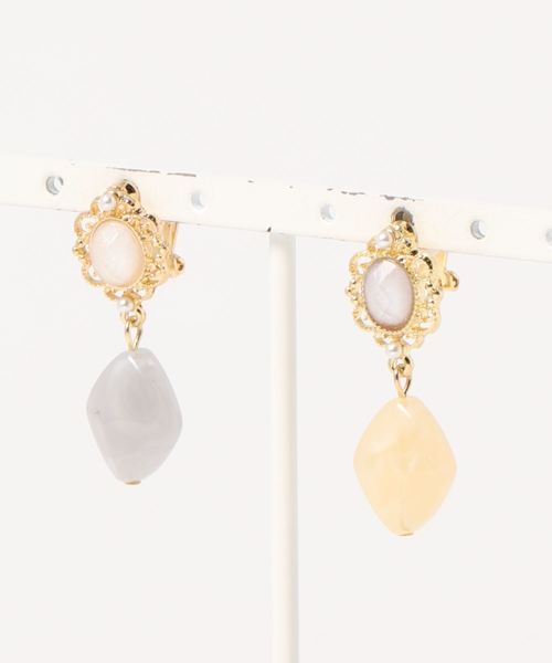 apres jour（アプレジュール）の「【apres jour×ARIAZ】アシメストーンイヤリング（イヤリング・レディース・ライトブルー・FREE）」の2枚目の写真