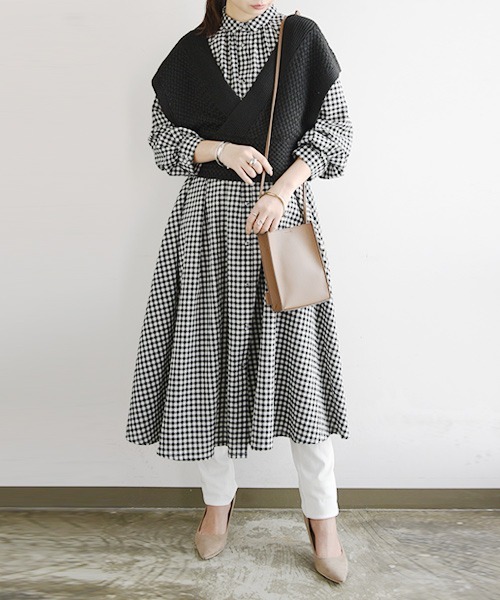 and it_（アンドイット）の「エミュラル emural ゆるコットンロングシャツワンピース（シャツワンピース・レディース・スミクロ/サックスブルー/アイボリー/ストライプ/スモークピンク/ブラック系その他7/ネイビー×ホワイト/ブルー系その他/ライトグレー/チェック・M-L）」の10枚目の写真