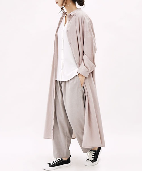 and it_（アンドイット）の「エミュラル emural ゆるコットンロングシャツワンピース（シャツワンピース・レディース・スミクロ/サックスブルー/アイボリー/ストライプ/スモークピンク/ブラック系その他7/ネイビー×ホワイト/ブルー系その他/ライトグレー/チェック・M-L）」の9枚目の写真