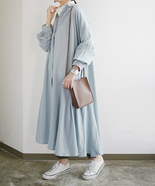 and it_（アンドイット）の「エミュラル emural ゆるコットンロングシャツワンピース（シャツワンピース・レディース・スミクロ/サックスブルー/アイボリー/ストライプ/スモークピンク/ブラック系その他7/ネイビー×ホワイト/ブルー系その他/ライトグレー/チェック・M-L）」の18枚目の写真