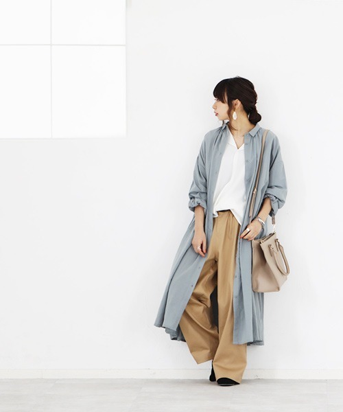 and it_（アンドイット）の「エミュラル emural ゆるコットンロングシャツワンピース（シャツワンピース・レディース・スミクロ/サックスブルー/アイボリー/ストライプ/スモークピンク/ブラック系その他7/ネイビー×ホワイト/ブルー系その他/ライトグレー/チェック・M-L）」の21枚目の写真