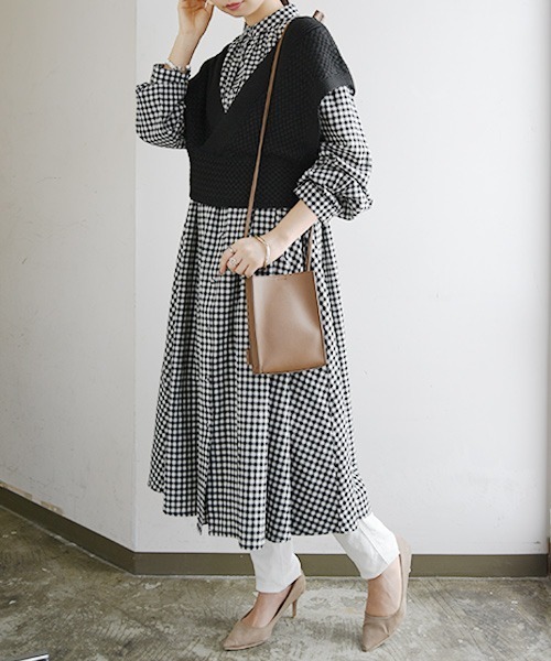 and it_（アンドイット）の「エミュラル emural ゆるコットンロングシャツワンピース（シャツワンピース・レディース・スミクロ/サックスブルー/アイボリー/ストライプ/スモークピンク/ブラック系その他7/ネイビー×ホワイト/ブルー系その他/ライトグレー/チェック・M-L）」の22枚目の写真